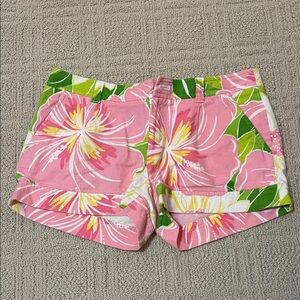 Palm Beach Fit Lilly Pulitzer shorts size 4 EUC
• missing button refer to pics